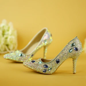 Fantastisk Bling Bling Multi Färger Bröllop Högklackade Beading Kristall Rhinestone 7 Cm Stilettklackar Spetsiga Brudskor 2018