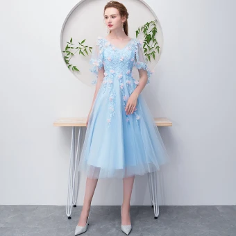 Blomma Fe Himmelsblå Korta Studentklänningar 2018 Prinsessa V Hals Tyll Med Sjal Beading Appliqués Halterneck Hemkomst Formella Klänningar