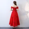 Schöne Rot Abendkleider 2017 Spitze Bandeau Applikationen Rückenfreies Stickerei Drucken Festliche Kleider