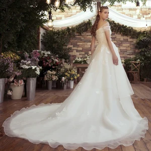 Chic Beautiful White Wedding Dresses 2020 A Line Princess Off The Shoulder Appliques Backless Embroidered Flower Chapel Train Wedding