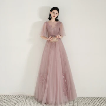 Snygga Fina Pärla Rosa Genomskinliga Aftonklänningar 2020 Prinsessa Fyrkantig Ringning 1 2 Ärm Appliqués Spets Långa Ruffle Halterneck Formella Klänningar