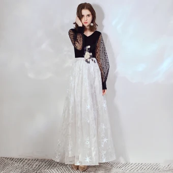 Abordable Noire Robe De Soirée 2020 Princesse V Cou Gonflée Manches Longues En Dentelle Appliques Tachetée Tulle Longue Volants Dos Nu Robe De Ceremonie