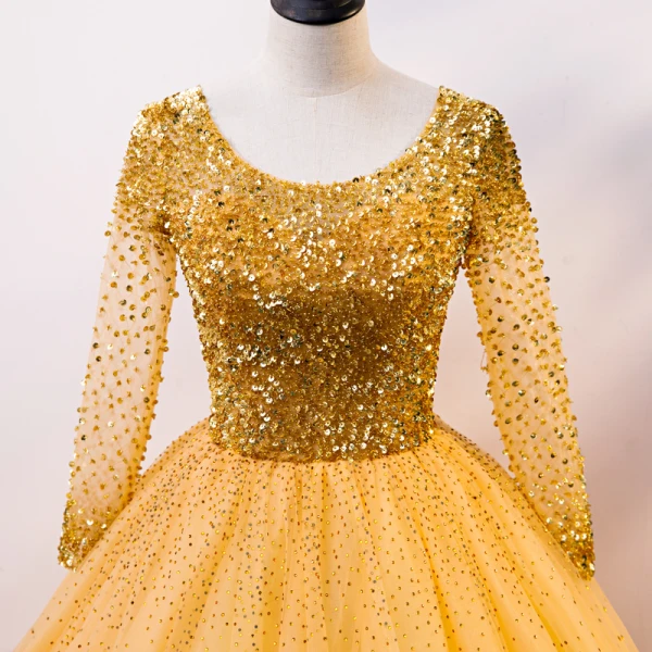 Luxe Doré Robe De Bal 2020 Robe Boule Encolure Dégagée Manches Longues Paillettes Perlage Faux Diamant Longue Volants Dos Nu Robe De Ceremonie