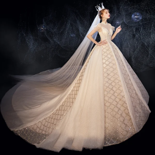 Vintage Champagner Durchsichtige Brautkleider / Hochzeitskleider 2020 Ballkleid Stehkragen Kurze Ärmel Rückenfreies Pailletten Perlenstickerei Glanz Tülle Rüschen Kathedrale Schleppe