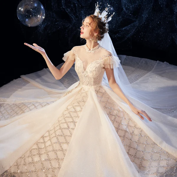 Vintage Champagner Durchsichtige Brautkleider / Hochzeitskleider 2020 Ballkleid Stehkragen Kurze Ärmel Rückenfreies Pailletten Perlenstickerei Glanz Tülle Rüschen Kathedrale Schleppe
