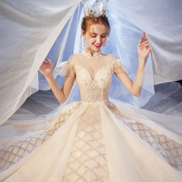 Vintage Champagner Durchsichtige Brautkleider / Hochzeitskleider 2020 Ballkleid Stehkragen Kurze Ärmel Rückenfreies Pailletten Perlenstickerei Glanz Tülle Rüschen Kathedrale Schleppe