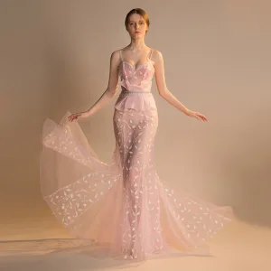 Sexy Rougissant Rose Transparentes Robe De Soirée 2018 Trompette Sirène Sans Manches Bretelles Spaghetti Appliques En Dentelle Cristal Perlage Gland Train De Balayage Volants Dos Nu Robe De Ceremonie