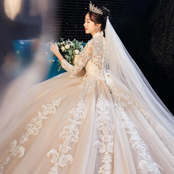 Style Chinois Champagne Robe De Mariée 2020 Robe Boule Col Haut 3/4 Manches Percé Appliques En Dentelle Glitter Tulle Cathedral Train