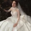 Vintage / Originale Transparentes Ivoire Satin Robe De Mariée 2020 Robe Boule Col Haut Manches Longues Dos Nu Appliques En Dentelle Fait main Perlage Royal Train Volants
