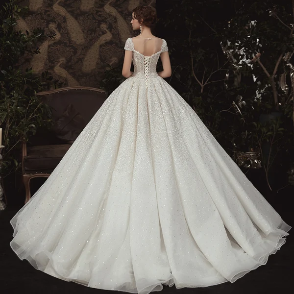 Luxus / Herrlich Ivory / Creme Garten / Im Freien Brautkleider / Hochzeitskleider 2020 A Linie Durchsichtige Rundhalsausschnitt Kurze Ärmel Rückenfreies Glanz Tülle Pailletten Perlenstickerei Sweep / Pinsel Zug Rüschen