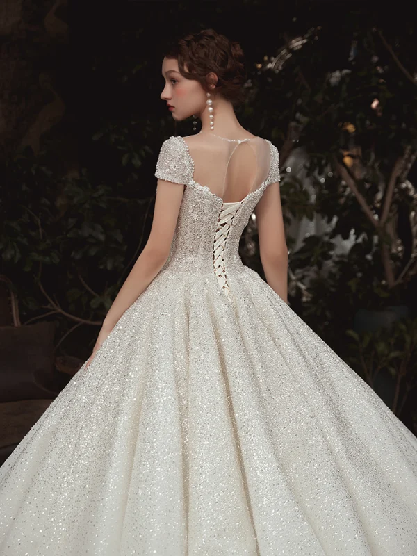 Luxus / Herrlich Ivory / Creme Garten / Im Freien Brautkleider / Hochzeitskleider 2020 A Linie Durchsichtige Rundhalsausschnitt Kurze Ärmel Rückenfreies Glanz Tülle Pailletten Perlenstickerei Sweep / Pinsel Zug Rüschen