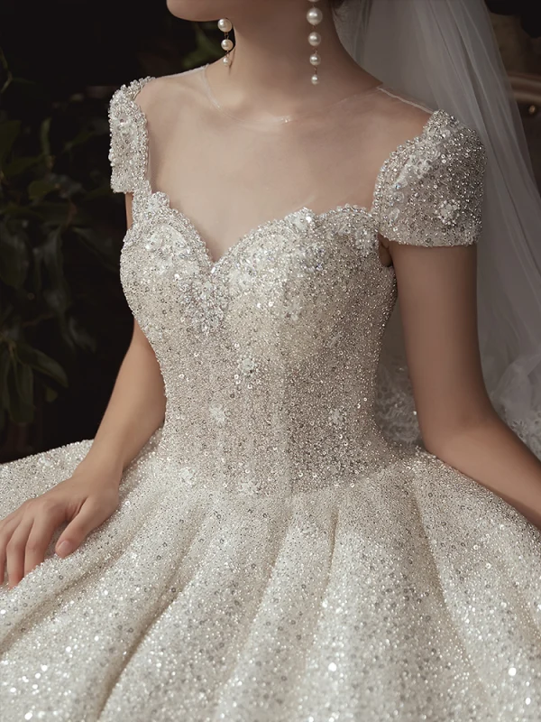 Luxus / Herrlich Ivory / Creme Garten / Im Freien Brautkleider / Hochzeitskleider 2020 A Linie Durchsichtige Rundhalsausschnitt Kurze Ärmel Rückenfreies Glanz Tülle Pailletten Perlenstickerei Sweep / Pinsel Zug Rüschen