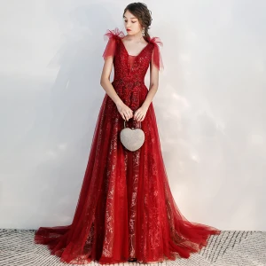 Chic Belle Bordeaux Robe De Soirée 2020 Princesse V Cou Manches Courtes Appliques En Dentelle Perlage Glitter Tulle Train De Balayage Volants Dos Nu Robe De Ceremonie