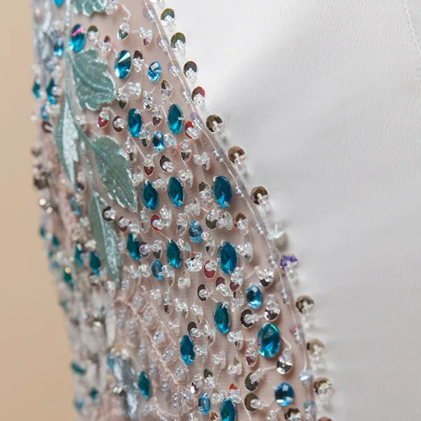 Sexy Ivoire Transparentes Robe De Soirée 2018 Trompette / Sirène épaules Sans Manches Paillettes Faux Diamant Perlage Tribunal Train Volants Dos Nu Robe De Ceremonie