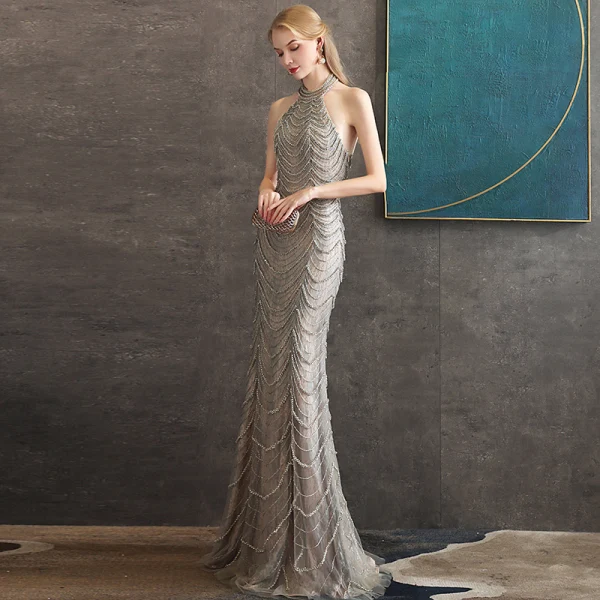 Haut de Gamme Gris Robe De Soirée 2020 Trompette / Sirène Titulaire Sans Manches Perlage Longue Volants Dos Nu Robe De Ceremonie