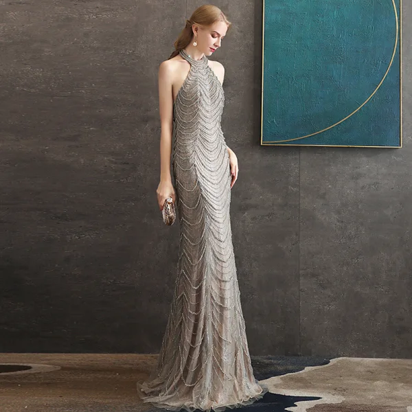 Haut de Gamme Gris Robe De Soirée 2020 Trompette / Sirène Titulaire Sans Manches Perlage Longue Volants Dos Nu Robe De Ceremonie