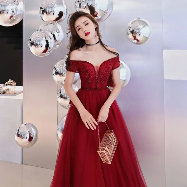 Chic / Beautiful Burgundy Prom Dresses 2019 A-Line / Princess Short Sleeve Off-The-Shoulder Beading Floor-Length / Long Ruffle Backless Formal Dresses