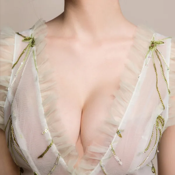 Sexy Ivoire Transparentes Été Robe De Soirée 2018 Gaine / Ajustement V-Cou Sans Manches Appliques Paillettes Faux Diamant Longue Volants Dos Nu Robe De Ceremonie