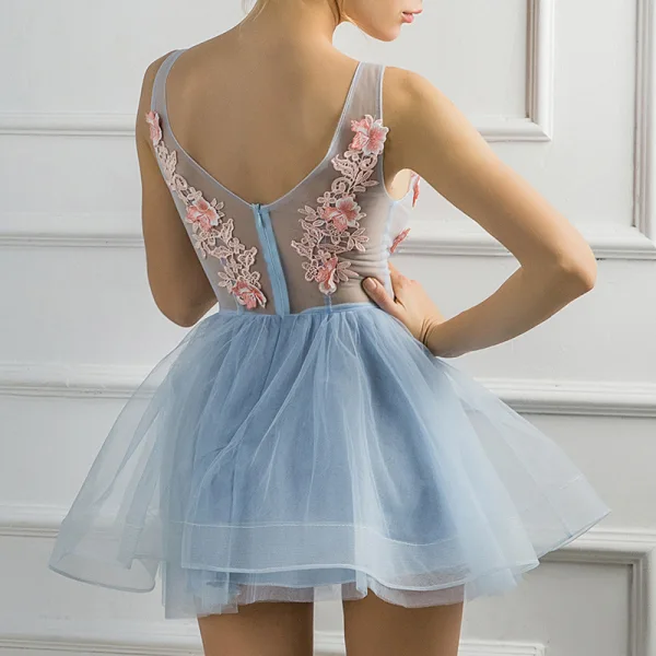 Sexy Bleu Ciel Transparentes Robe De Fete 2018 Princesse V-Cou Sans Manches Appliques En Dentelle Perlage Courte Volants Dos Nu Robe De Ceremonie