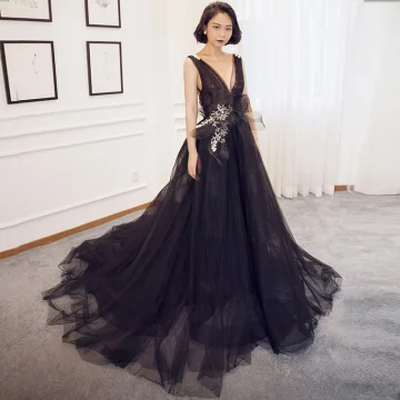 Sexy Noire Robe De Soirée 2018 Princesse V Cou Sans Manches Appliques En Dentelle Noeud Tribunal Train Volants Dos Nu Robe De Ceremonie