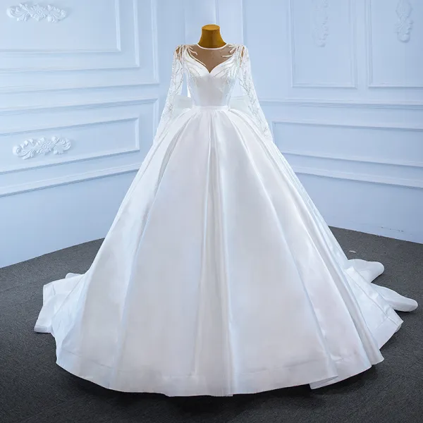 Lyx Vita Satin Brud Bröllopsklänningar 2021 Balklänning Genomskinliga Urringning Långärmad Halterneck Beading Paljetter Rosett Skärp Domstol Tåg