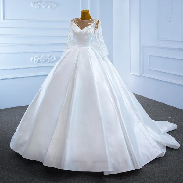 Luxe Blanche Satin La Mariée Robe De Mariée 2021 Robe Boule Transparentes Encolure Dégagée Manches Longues Dos Nu Perlage Paillettes Noeud Ceinture Tribunal Train