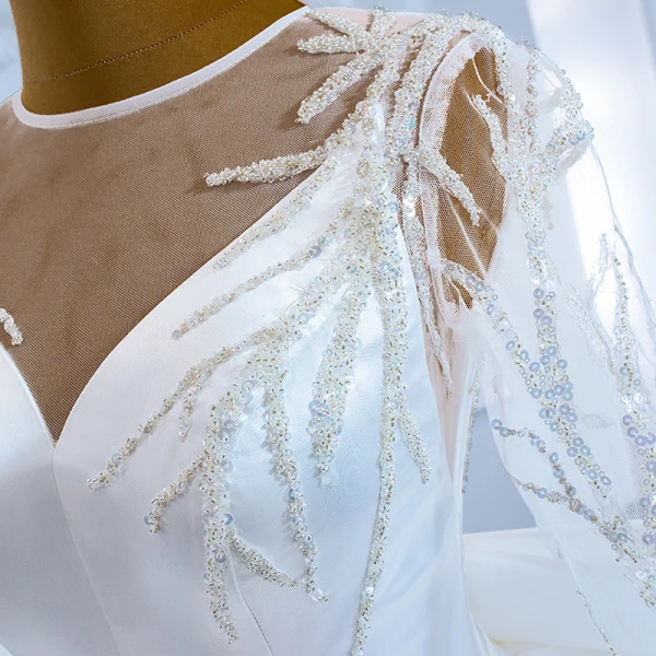 Luxe Blanche Satin La Mariée Robe De Mariée 2021 Robe Boule Transparentes Encolure Dégagée Manches Longues Dos Nu Perlage Paillettes Noeud Ceinture Tribunal Train