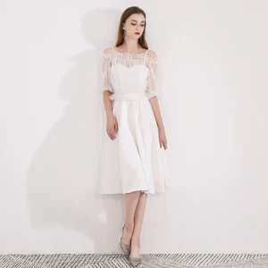 Simple Ivoire De Retour Robe De Graduation Avec Châle 2018 Princesse Sans Manches Bretelles Spaghetti Thé Longueur Volants Dos Nu Robe De Ceremonie