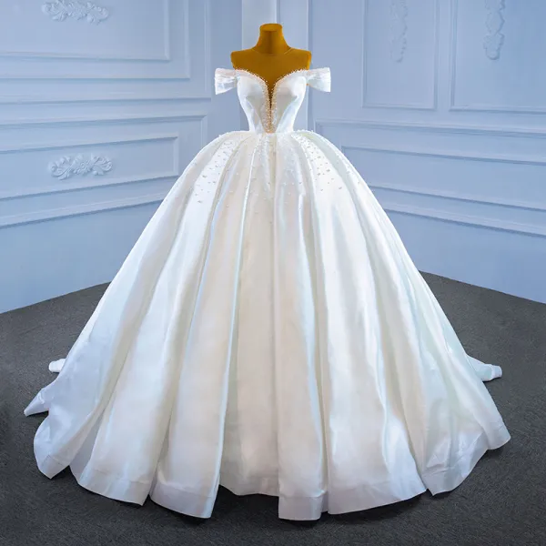 Luxury / Gorgeous White Satin Bridal Wedding Dresses 2021 Ball Gown See-through Off-The-Shoulder Deep V-Neck Short Sleeve Backless Handmade  Beading Pearl Chapel Train