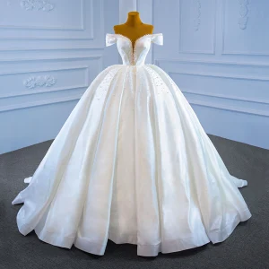 Luxus Herrlich Weiß Satin Hochzeits Brautkleider Hochzeitskleider 2021 Ballkleid Durchsichtige Off Shoulder Tiefer V Ausschnitt Kurze Ärmel Rückenfreies Handgefertigt Perlenstickerei Perle Kapelle Schleppe