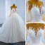 Charmant Blanche La Mariée Robe De Mariée 2021 Robe Boule Transparentes Encolure Dégagée Manches Longues Dos Nu Appliques En Dentelle Fait main Perlage Glitter Tulle