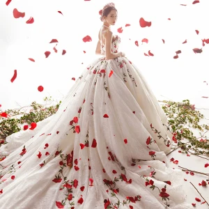 Blomsterfe Elfenben Rose Bryllups Brudekjoler 2021 Ballkjole Kjæreste Uten Ermer Ryggløse Appliques Blonder Blomst Beading Cathedral Train Buste