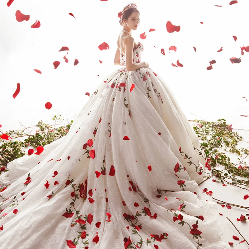 Blomsterfe Elfenben Rose Bryllups Brudekjoler 2021 Ballkjole Kjæreste Uten Ermer Ryggløse Appliques Blonder Blomst Beading Cathedral Train Buste