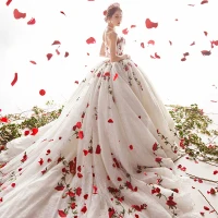 Fée Des Fleurs Ivoire Rose La Mariée Robe De Mariée 2021 Robe Boule Amoureux Sans Manches Dos Nu Appliques En Dentelle Fleur Perlage Cathedral Train Volants
