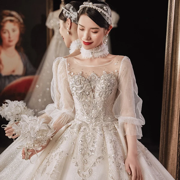 Luxus / Herrlich Champagner Durchsichtige Hochzeits Brautkleider / Hochzeitskleider 2021 Ballkleid Eckiger Ausschnitt Geschwollenes 1/2 Ärmel Rückenfreies Perlenstickerei Pailletten Glanz Tülle Kathedrale Schleppe Rüschen