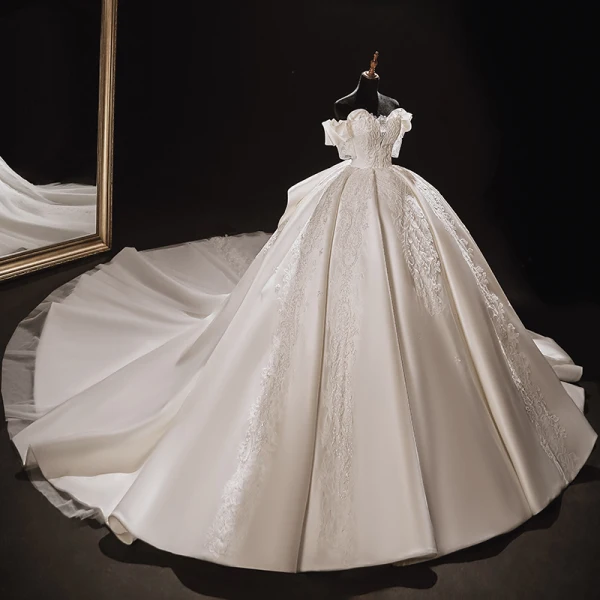 Luxury / Gorgeous Ivory Satin Bridal Wedding Dresses 2021 Ball Gown Off-The-Shoulder Short Sleeve Backless Appliques Lace Handmade  Beading Cathedral Train