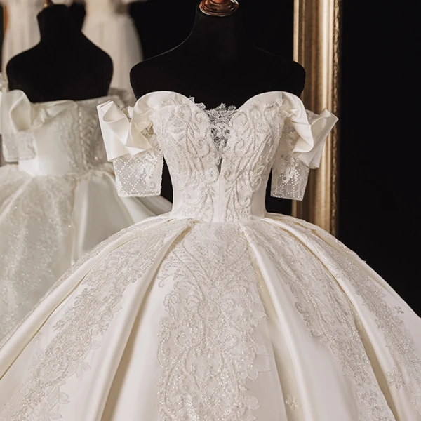 Luxury / Gorgeous Ivory Satin Bridal Wedding Dresses 2021 Ball Gown Off-The-Shoulder Short Sleeve Backless Appliques Lace Handmade  Beading Cathedral Train