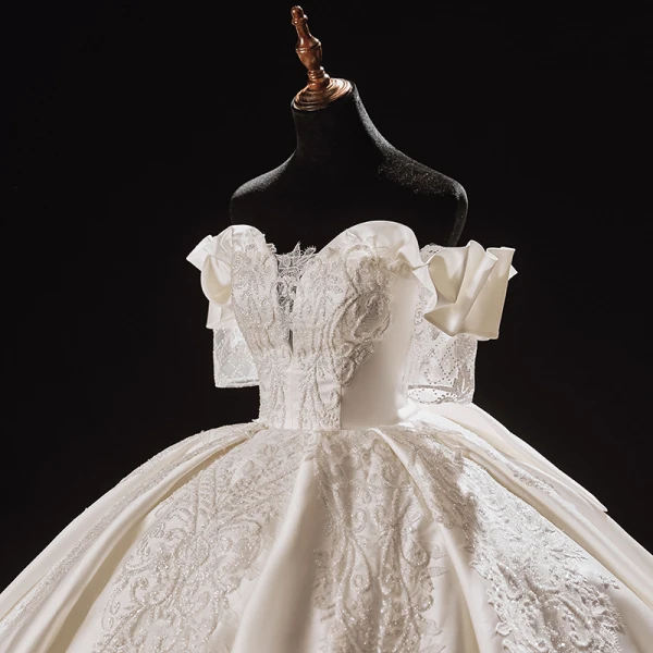 Luxury / Gorgeous Ivory Satin Bridal Wedding Dresses 2021 Ball Gown Off-The-Shoulder Short Sleeve Backless Appliques Lace Handmade  Beading Cathedral Train