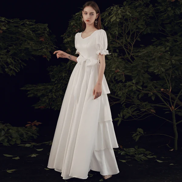 Abordable Ivoire Satin La Mariée Robe De Mariée 2021 Princesse Encolure Carrée Gonflée Manches Courtes Noeud Ceinture Longue Volants en Cascade
