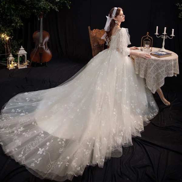 Viktorianischer Stil Champagner Garten / Im Freien Brautkleider / Hochzeitskleider 2021 A Linie Durchsichtige Stehkragen Geschwollenes 3/4 Ärmel Rückenfreies Applikationen Spitze Pailletten Sweep / Pinsel Zug Rüschen
