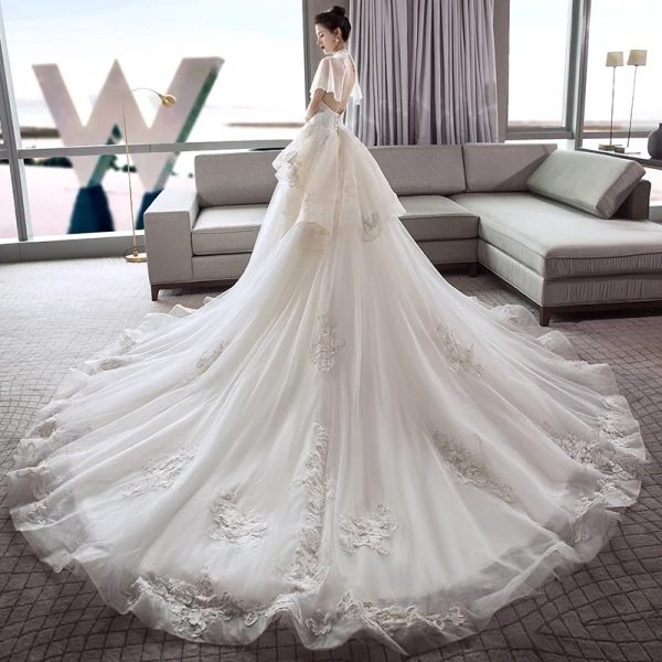 Chinesischer Stil Ivory / Creme Durchsichtige Brautkleider / Hochzeitskleider 2018 A Linie Stehkragen Kurze Ärmel Rückenfreies Applikationen Spitze Perlenstickerei Kathedrale Schleppe Rüschen