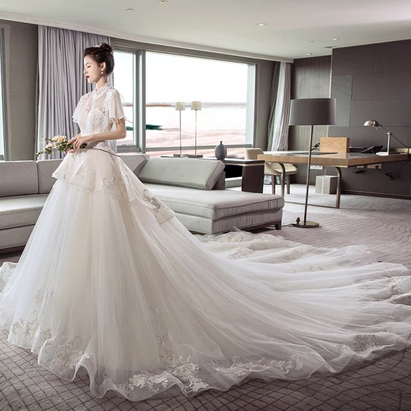 Chinesischer Stil Ivory / Creme Durchsichtige Brautkleider / Hochzeitskleider 2018 A Linie Stehkragen Kurze Ärmel Rückenfreies Applikationen Spitze Perlenstickerei Kathedrale Schleppe Rüschen