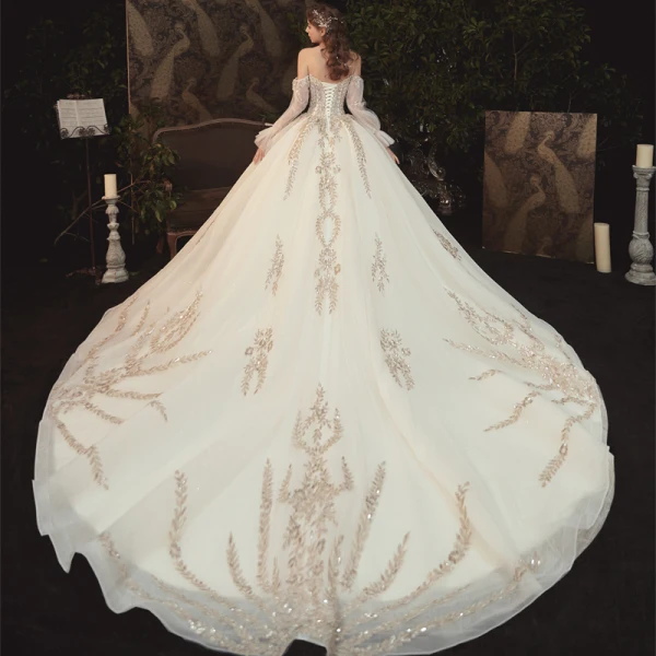 Luxus / Herrlich Champagner Hochzeits Brautkleider / Hochzeitskleider 2021 Ballkleid Off Shoulder Geschwollenes Lange Ärmel Rückenfreies Applikationen Spitze Perlenstickerei Pailletten Glanz Tülle Kathedrale Schleppe Rüschen