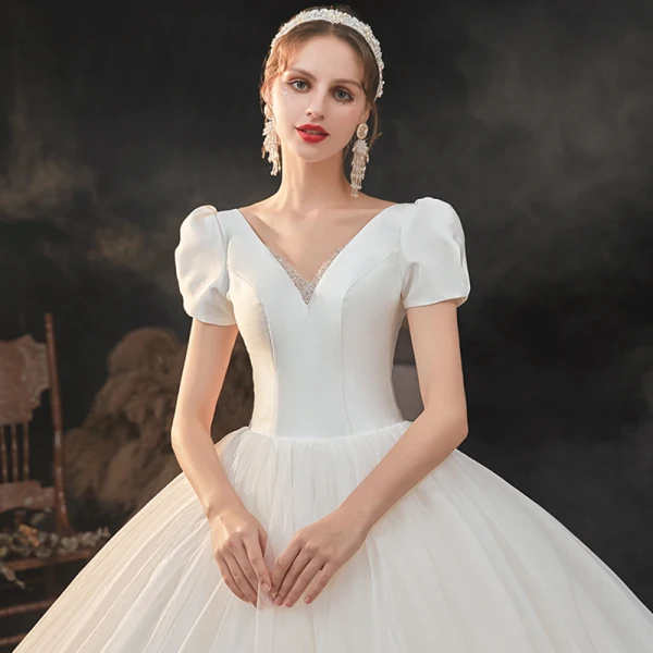 Vintage Champagner Hochzeits Brautkleider / Hochzeitskleider 2021 Ballkleid V-Ausschnitt Geschwollenes Kurze Ärmel Rückenfreies Perlenstickerei Kathedrale Schleppe Rüschen