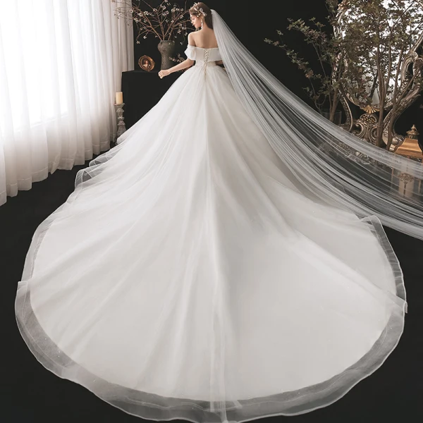 Schlicht Weiß Hochzeits Brautkleider / Hochzeitskleider 2021 Ballkleid Off Shoulder Kurze Ärmel Rückenfreies Perlenstickerei Glanz Tülle Kathedrale Schleppe Rüschen