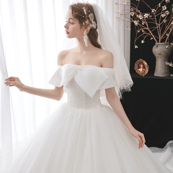Schlicht Weiß Hochzeits Brautkleider / Hochzeitskleider 2021 Ballkleid Off Shoulder Kurze Ärmel Rückenfreies Perlenstickerei Glanz Tülle Kathedrale Schleppe Rüschen