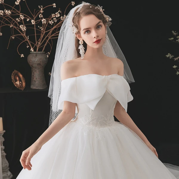 Schlicht Weiß Hochzeits Brautkleider / Hochzeitskleider 2021 Ballkleid Off Shoulder Kurze Ärmel Rückenfreies Perlenstickerei Glanz Tülle Kathedrale Schleppe Rüschen
