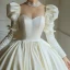 Vintage / Originale Ivoire Satin La Mariée Robe De Mariée 2021 Robe Boule Transparentes Col Haut Gonflée Manches Longues Dos Nu Perlage Perle Cathedral Train Volants