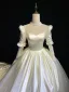 Vintage / Originale Ivoire Satin La Mariée Robe De Mariée 2021 Robe Boule Transparentes Col Haut Gonflée Manches Longues Dos Nu Perlage Perle Cathedral Train Volants
