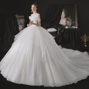 Minimaliste Blanche La Mariée Robe De Mariée 2021 Princesse Bustier Une Épaule Manches Courtes Dos Nu Cathedral Train Volants